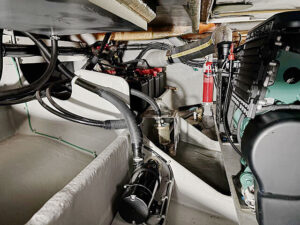 ヤマハDFR33機関室(5)