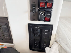 ヤマハDFR33キャビン内(4)