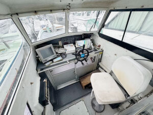 ヤンマー 中古艇 DE28 操舵室 キャビン カウンター コックピット