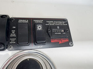 ヤンマー 中古艇 EX38 キャビン 室内 補機 アワーメーター